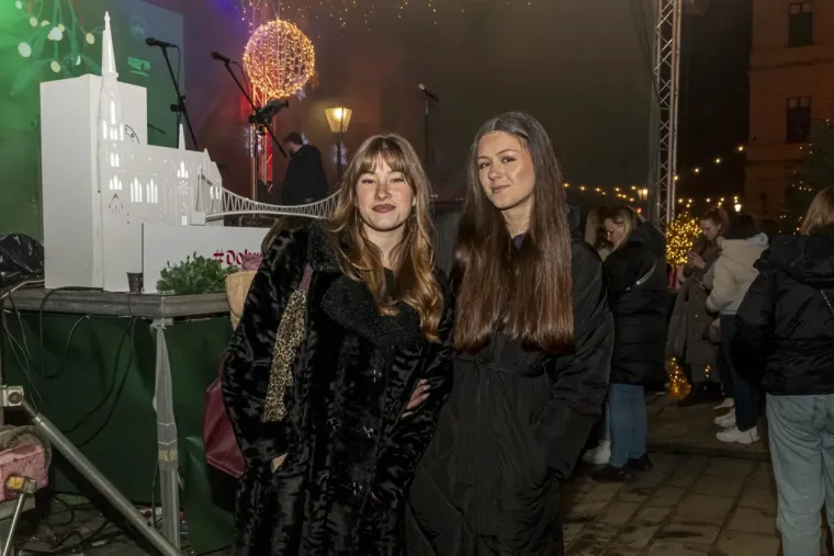 Unatoč minusu, one su ukrale show: Legice u crnim minjacima i visokim čizmama zapalile Osijek