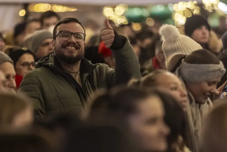 Unatoč minusu, one su ukrale show: Legice u crnim minjacima i visokim čizmama zapalile Osijek