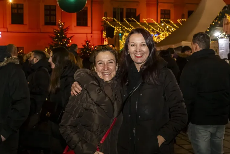 Unatoč minusu, one su ukrale show: Legice u crnim minjacima i visokim čizmama zapalile Osijek