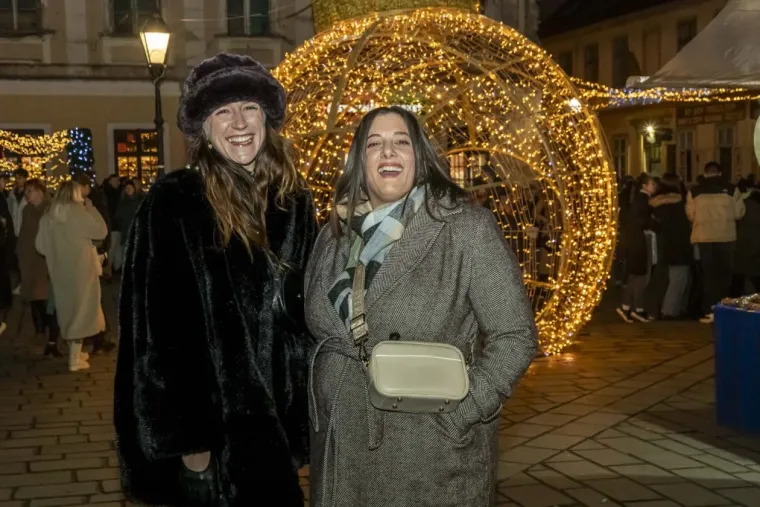 Unatoč minusu, one su ukrale show: Legice u crnim minjacima i visokim čizmama zapalile Osijek