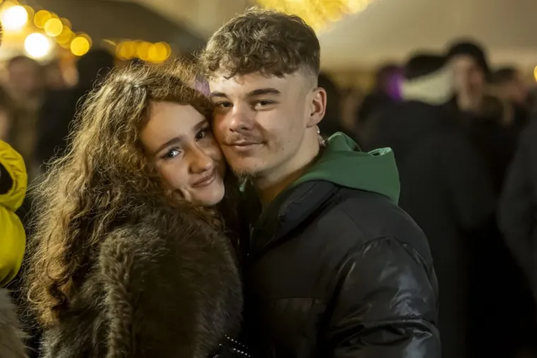 Unatoč minusu, one su ukrale show: Legice u crnim minjacima i visokim čizmama zapalile Osijek