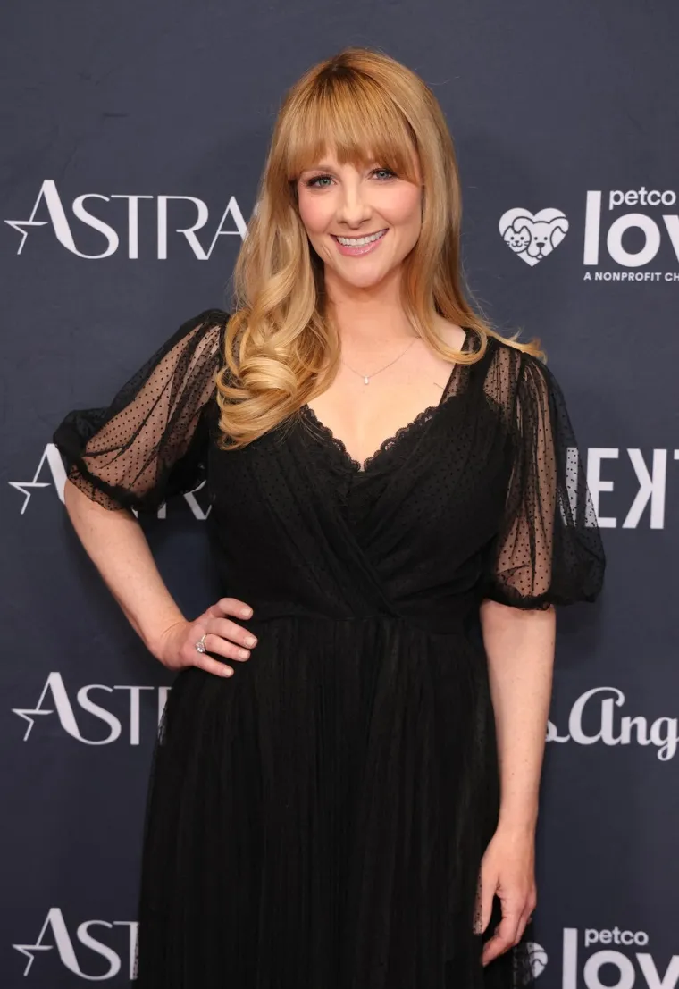 Bernadette jesi li to ti? Omiljena &scaron;treberica zapravo je zavodljiva plavu&scaron;a koja mami uzdahe