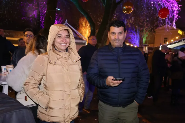 Bijelim krznom sakrile se od hladnoće: Dvije Karlovčanke u maniri holivudskih diva