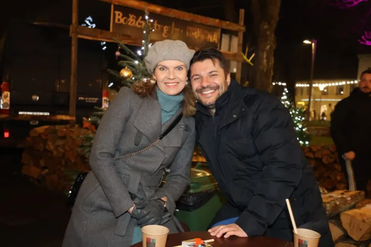 Bijelim krznom sakrile se od hladnoće: Dvije Karlovčanke u maniri holivudskih diva