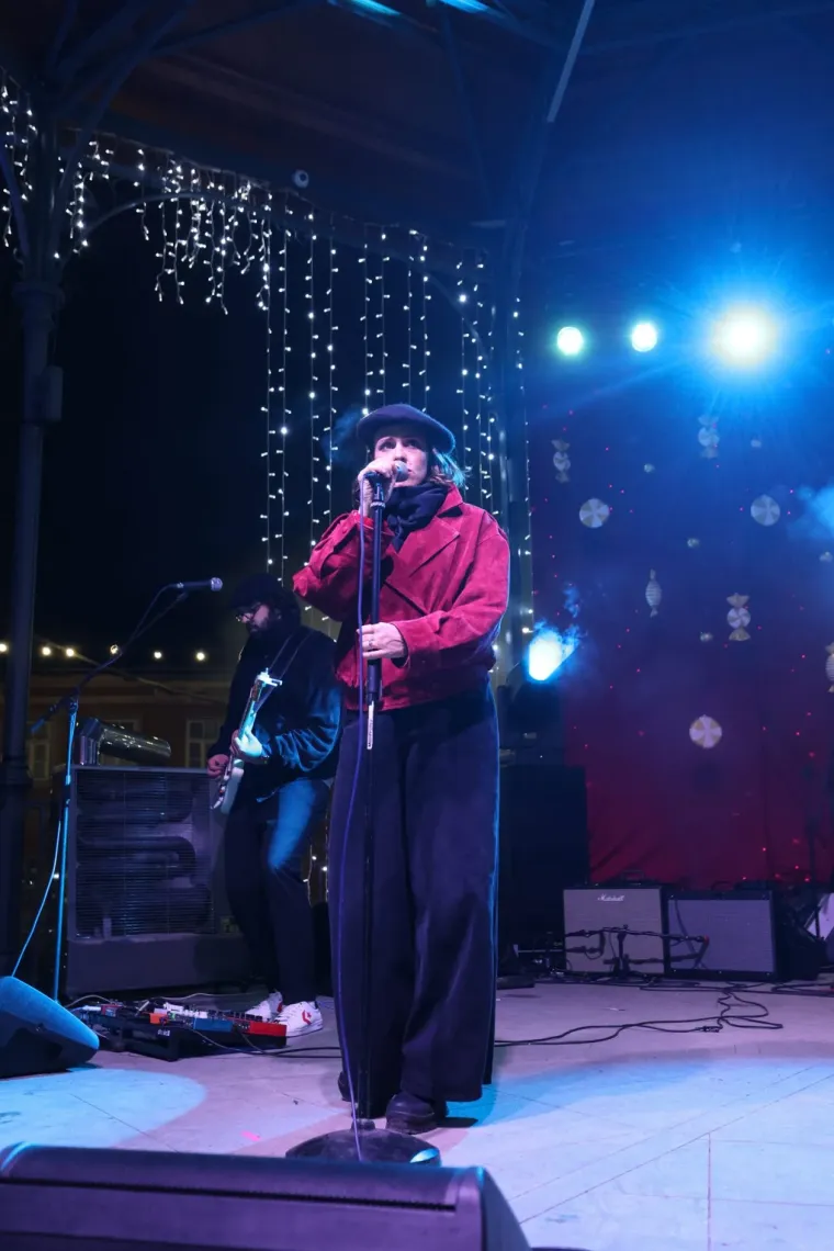 Bijelim krznom sakrile se od hladnoće: Dvije Karlovčanke u maniri holivudskih diva