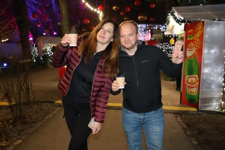 Bijelim krznom sakrile se od hladnoće: Dvije Karlovčanke u maniri holivudskih diva