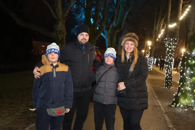 Bijelim krznom sakrile se od hladnoće: Dvije Karlovčanke u maniri holivudskih diva