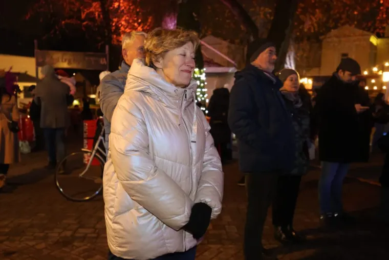 Bijelim krznom sakrile se od hladnoće: Dvije Karlovčanke u maniri holivudskih diva