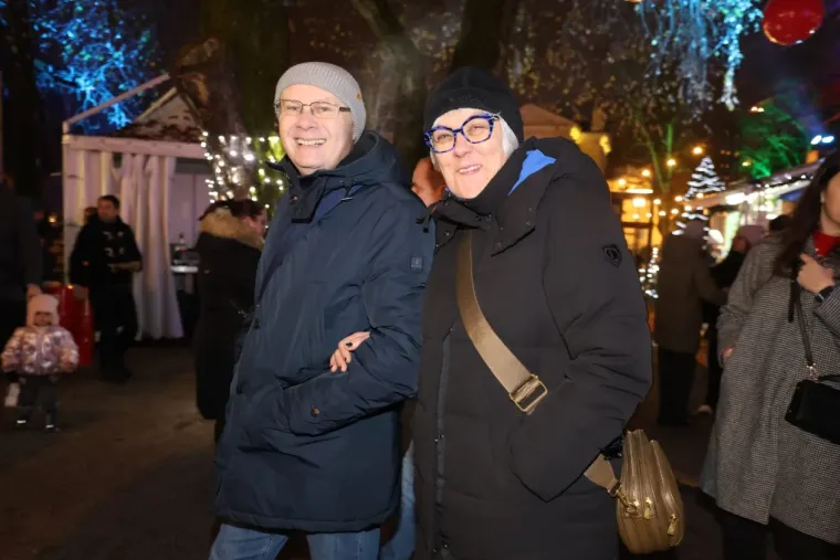 Bijelim krznom sakrile se od hladnoće: Dvije Karlovčanke u maniri holivudskih diva