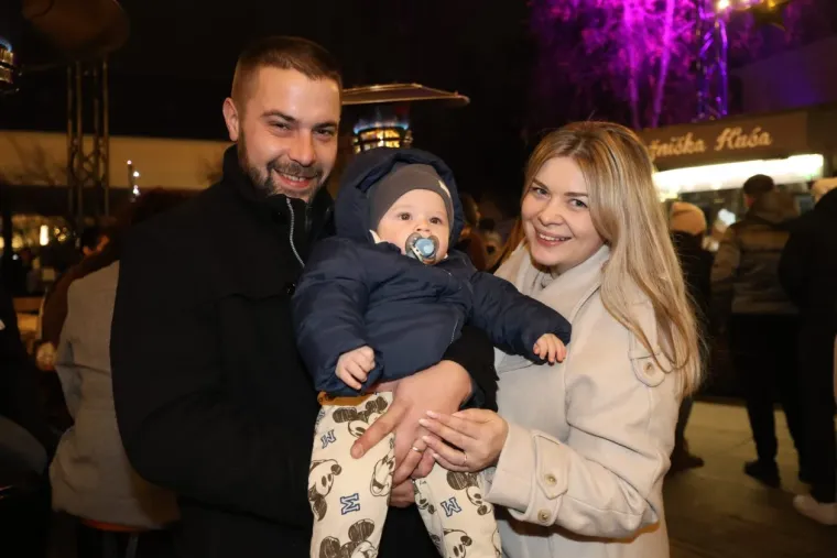 Bijelim krznom sakrile se od hladnoće: Dvije Karlovčanke u maniri holivudskih diva