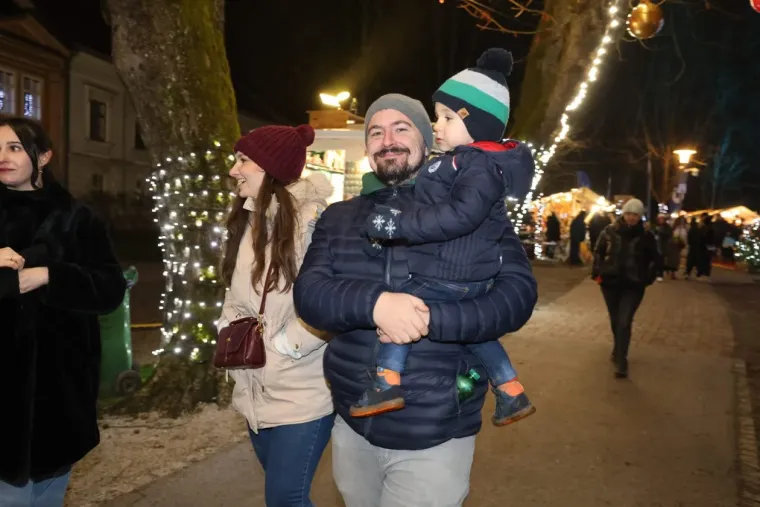 Bijelim krznom sakrile se od hladnoće: Dvije Karlovčanke u maniri holivudskih diva