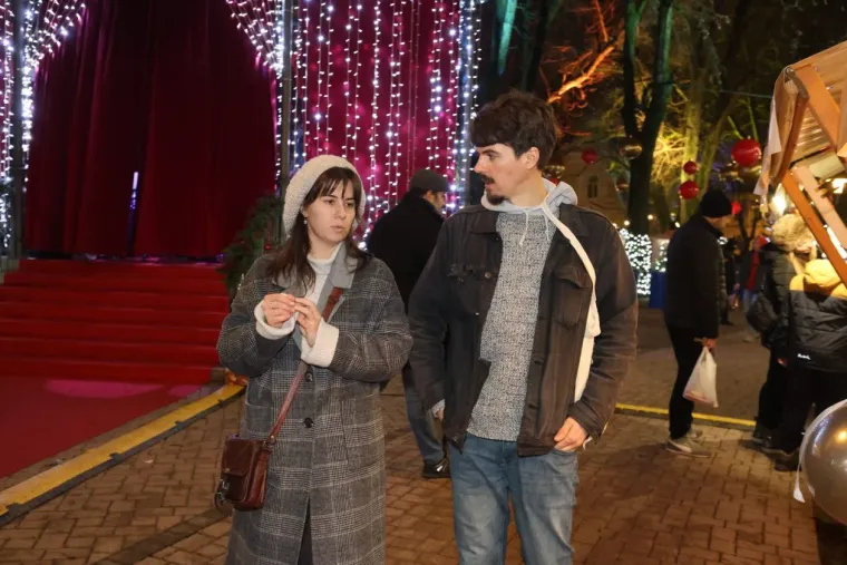 Bijelim krznom sakrile se od hladnoće: Dvije Karlovčanke u maniri holivudskih diva