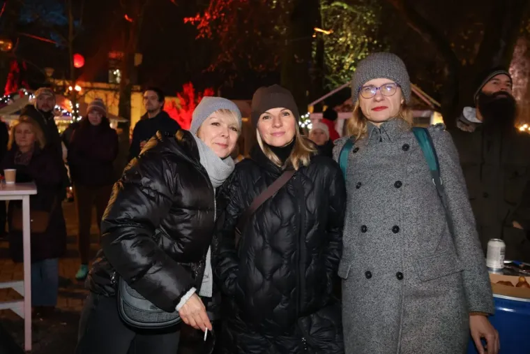 Bijelim krznom sakrile se od hladnoće: Dvije Karlovčanke u maniri holivudskih diva