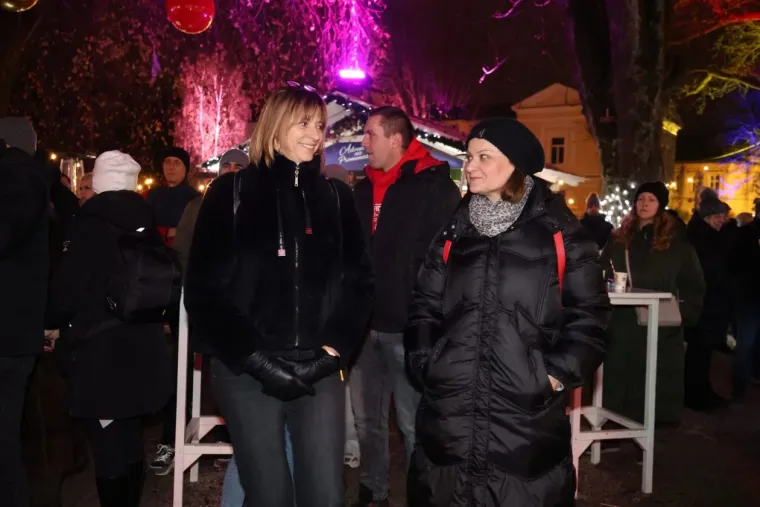 Bijelim krznom sakrile se od hladnoće: Dvije Karlovčanke u maniri holivudskih diva