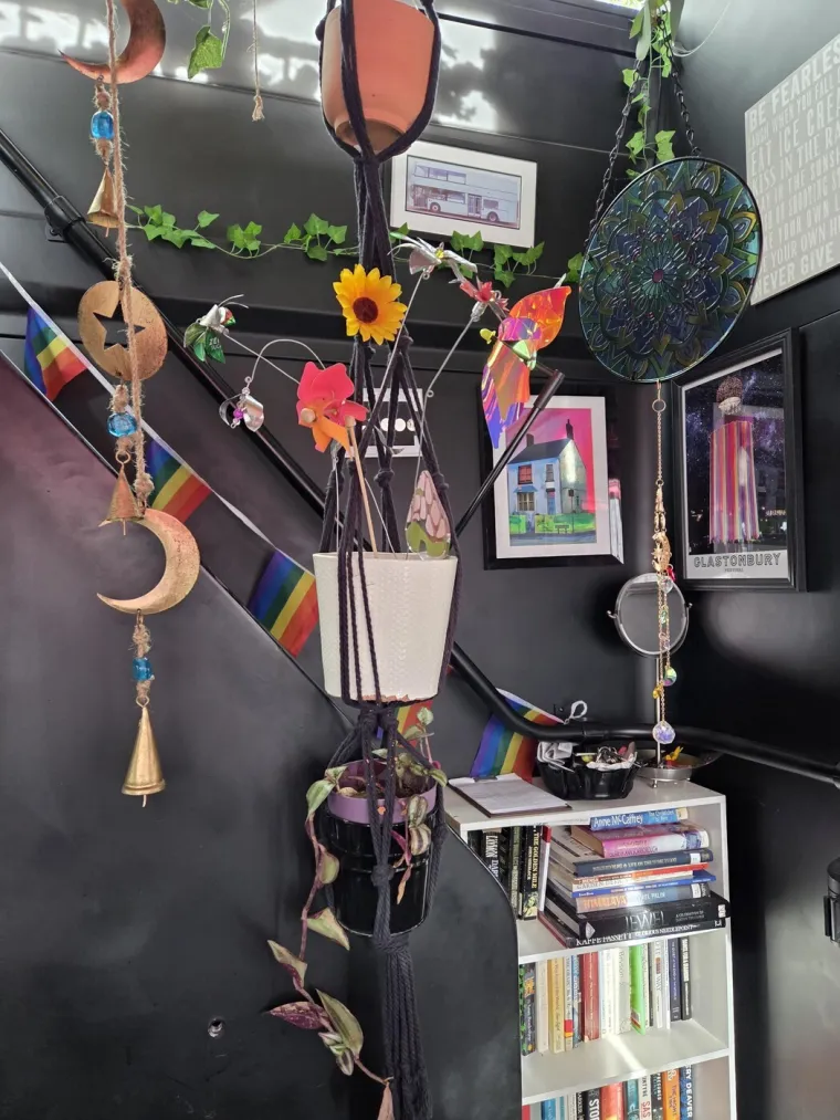 Uložila je vrtoglavi iznos i od autobusa stvorila dom iz snova: Izgleda kao pravi mali raj