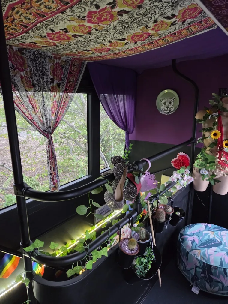 Uložila je vrtoglavi iznos i od autobusa stvorila dom iz snova: Izgleda kao pravi mali raj