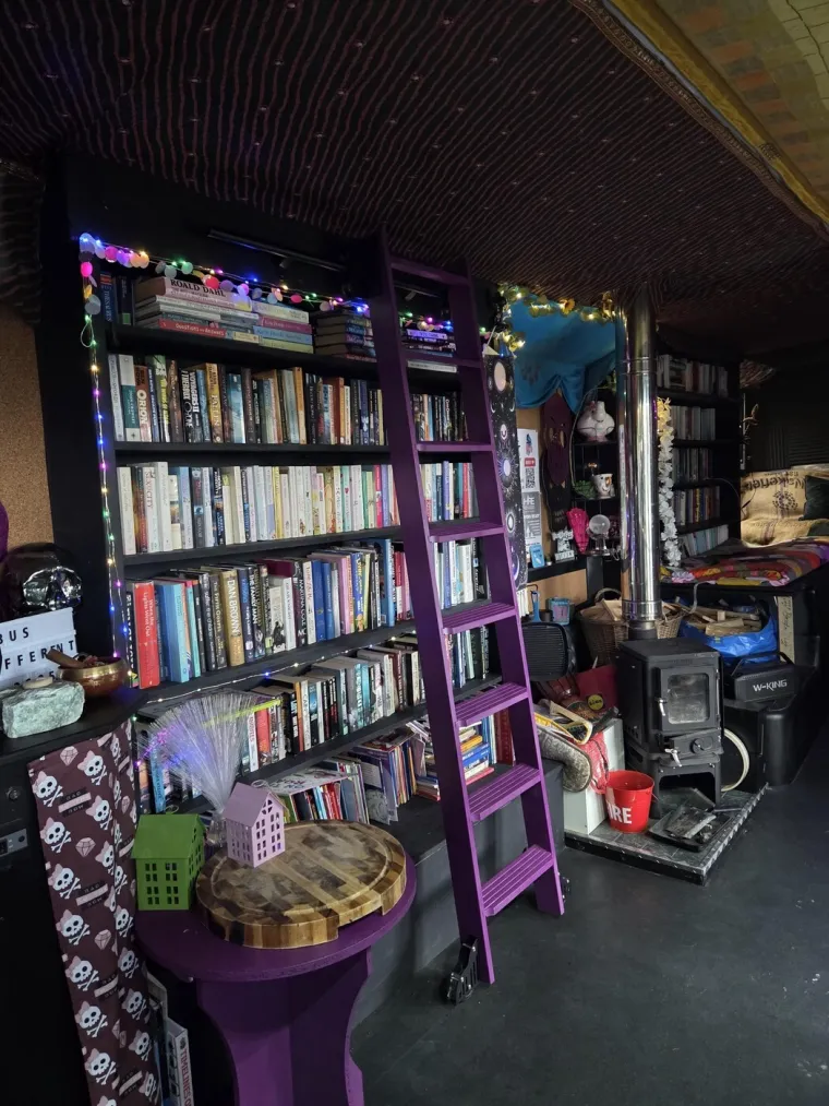 Uložila je vrtoglavi iznos i od autobusa stvorila dom iz snova: Izgleda kao pravi mali raj