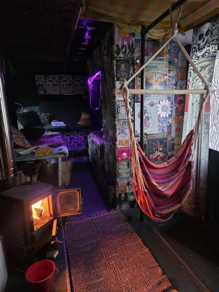 Uložila je vrtoglavi iznos i od autobusa stvorila dom iz snova: Izgleda kao pravi mali raj