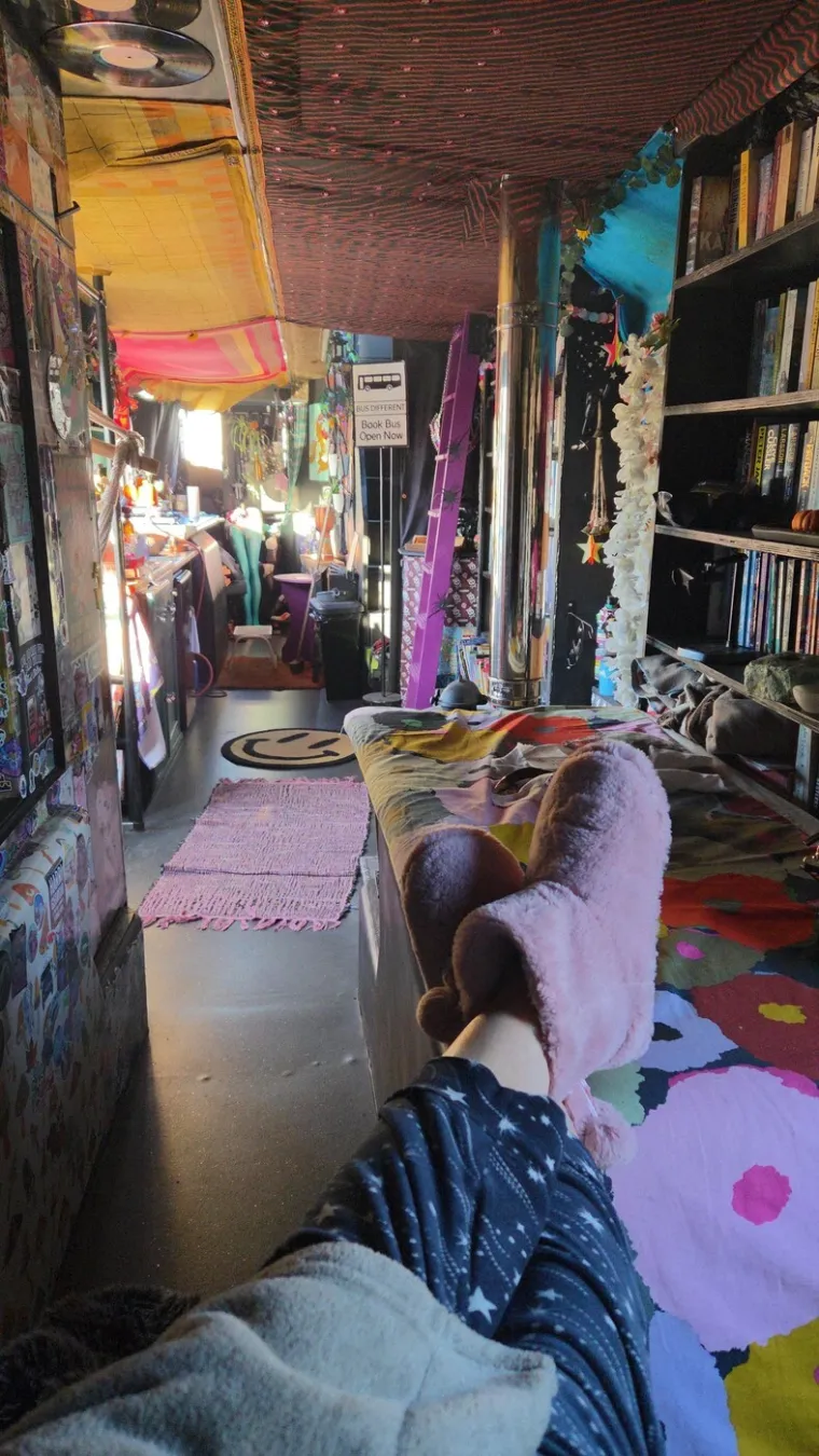 Uložila je vrtoglavi iznos i od autobusa stvorila dom iz snova: Izgleda kao pravi mali raj