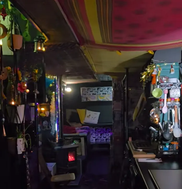 Uložila je vrtoglavi iznos i od autobusa stvorila dom iz snova: Izgleda kao pravi mali raj