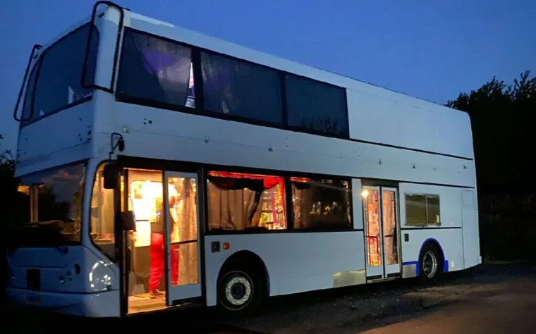 Uložila je vrtoglavi iznos i od autobusa stvorila dom iz snova: Izgleda kao pravi mali raj