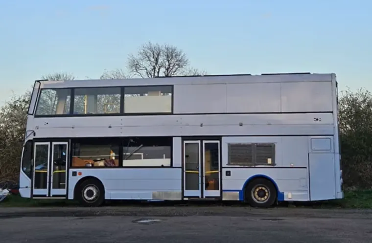 Uložila je vrtoglavi iznos i od autobusa stvorila dom iz snova: Izgleda kao pravi mali raj