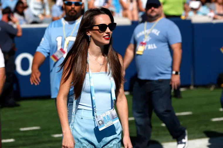 Legendarni trener hrvatskih korijena u vezi s 50 godina mlađom misicom: 'Volimo se javno'