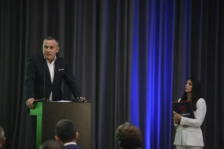 Novi dečko Nike Perenčević? Pogledajte fotografije predsjednika HNS-a s kojim ju povezuju