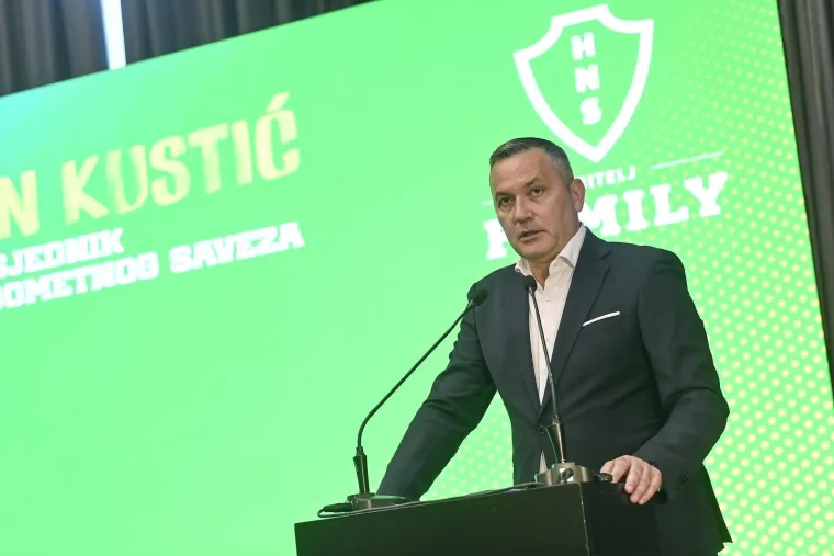 Novi dečko Nike Perenčević? Pogledajte fotografije predsjednika HNS-a s kojim ju povezuju