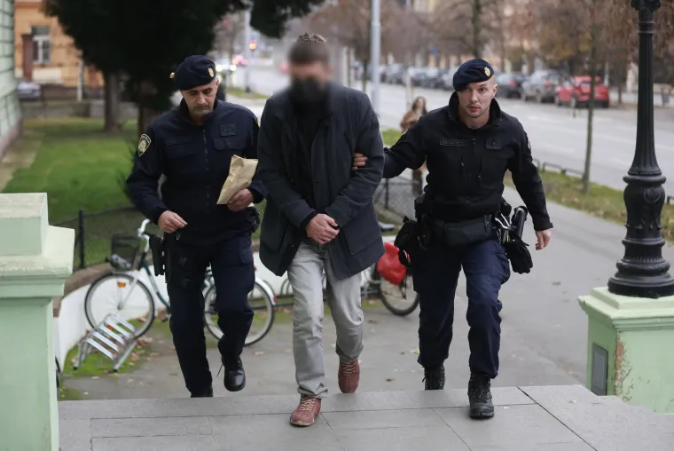 Ovo je osumnjičeni dječji psihijatar, lice je skrivao maskom: Dirao i drogirao maloljetnike