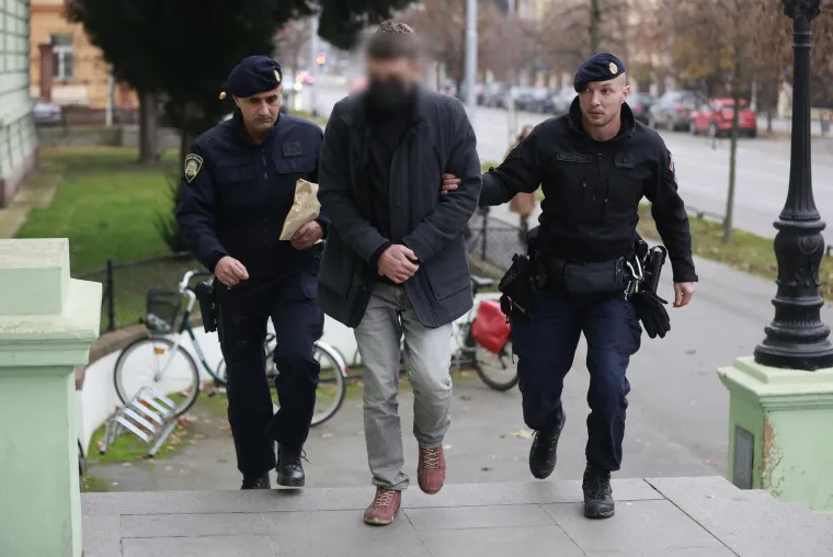 Ovo je osumnjičeni dječji psihijatar, lice je skrivao maskom: Dirao i drogirao maloljetnike