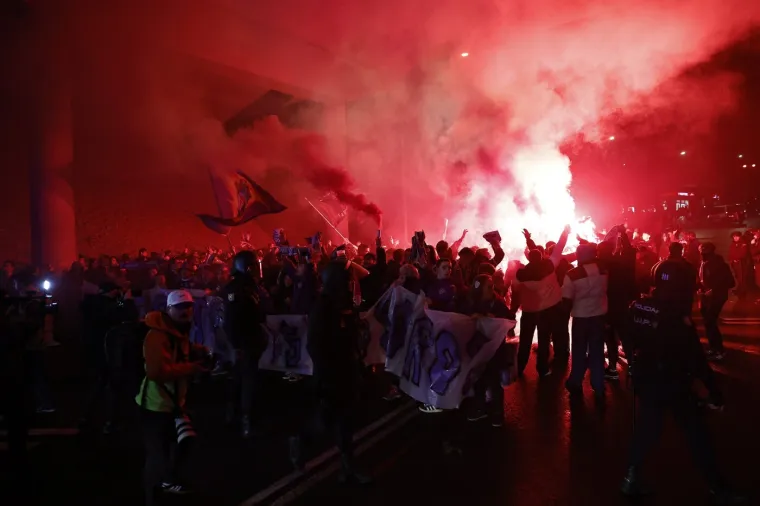 Kaos na utakmici trećeliga&scaron;a i Barce: Organizator muljao s montažnim tribinama, kasnio početak