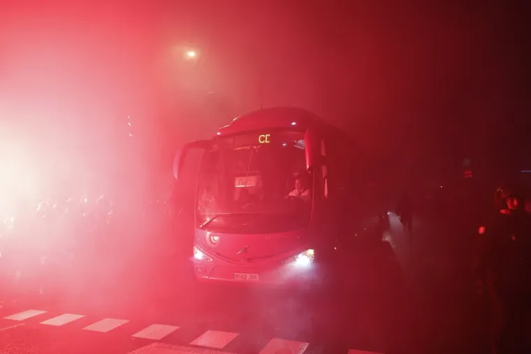 Kaos na utakmici trećeliga&scaron;a i Barce: Organizator muljao s montažnim tribinama, kasnio početak