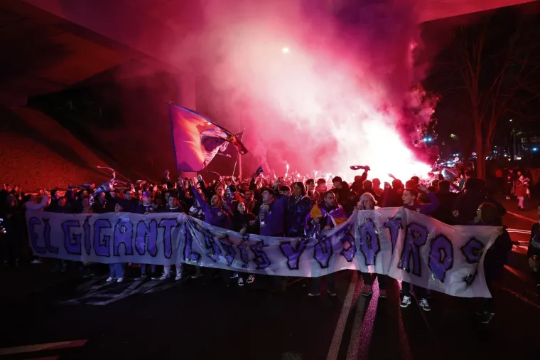 Kaos na utakmici trećeliga&scaron;a i Barce: Organizator muljao s montažnim tribinama, kasnio početak