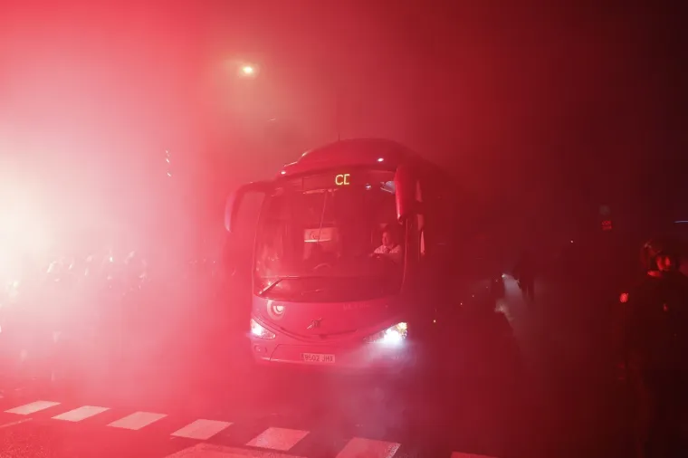 Kaos na utakmici trećeliga&scaron;a i Barce: Organizator muljao s montažnim tribinama, kasnio početak