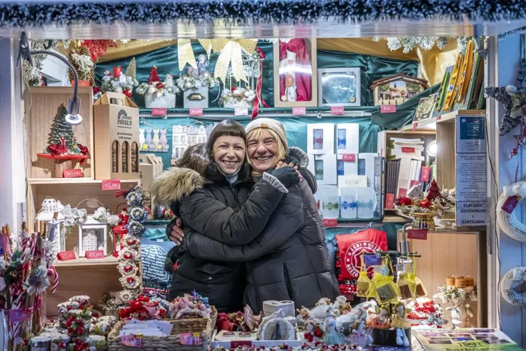 Nikad ljep&scaron;i Advent: Kovrčava djevojka s osmijehom od milijun dolara obilježila večer u Karlovcu
