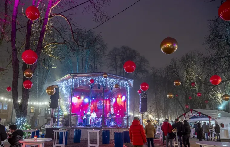 Nikad ljep&scaron;i Advent: Kovrčava djevojka s osmijehom od milijun dolara obilježila večer u Karlovcu
