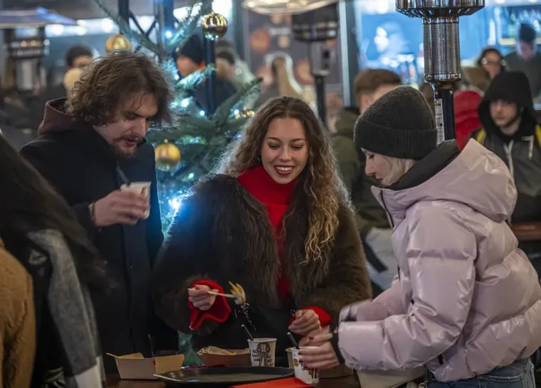 Nikad ljep&scaron;i Advent: Kovrčava djevojka s osmijehom od milijun dolara obilježila večer u Karlovcu