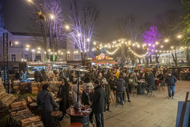 Nikad ljep&scaron;i Advent: Kovrčava djevojka s osmijehom od milijun dolara obilježila večer u Karlovcu