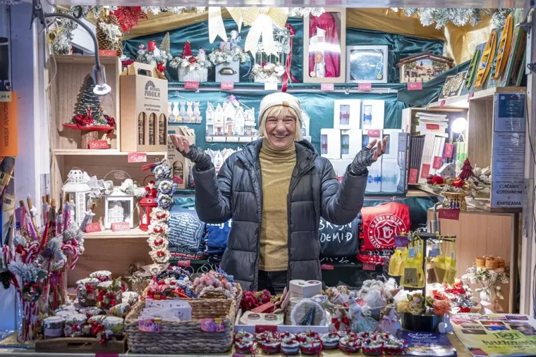 Nikad ljep&scaron;i Advent: Kovrčava djevojka s osmijehom od milijun dolara obilježila večer u Karlovcu