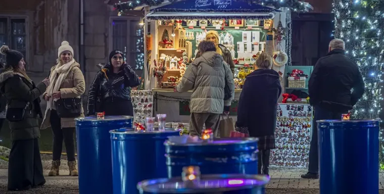 Nikad ljep&scaron;i Advent: Kovrčava djevojka s osmijehom od milijun dolara obilježila večer u Karlovcu