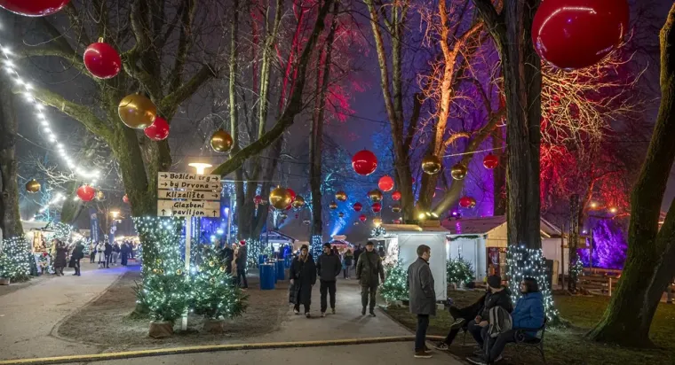 Nikad ljep&scaron;i Advent: Kovrčava djevojka s osmijehom od milijun dolara obilježila večer u Karlovcu