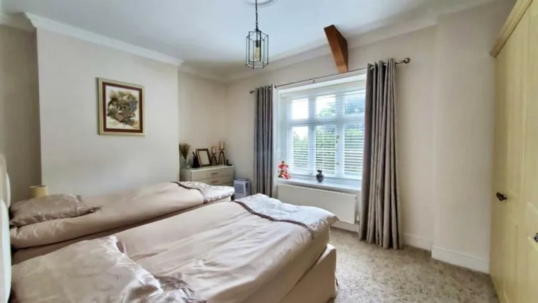 Biste li se budili uz pogled na vlak i zvuk parne lokomotive? I za sve to morate izdvojiti paprenu cifru