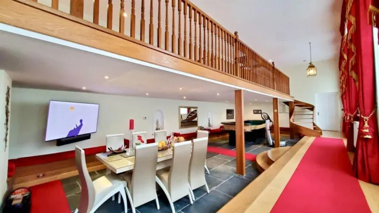 Biste li se budili uz pogled na vlak i zvuk parne lokomotive? I za sve to morate izdvojiti paprenu cifru