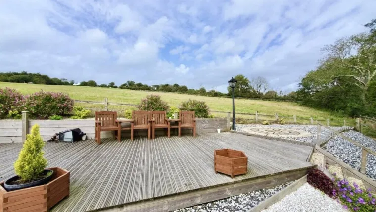 Biste li se budili uz pogled na vlak i zvuk parne lokomotive? I za sve to morate izdvojiti paprenu cifru