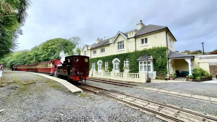 Biste li se budili uz pogled na vlak i zvuk parne lokomotive? I za sve to morate izdvojiti paprenu cifru