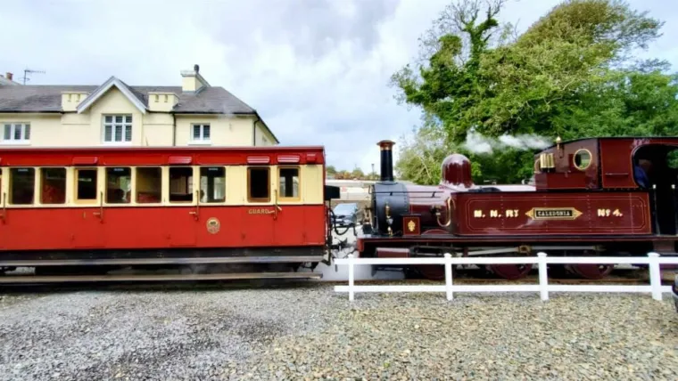 Biste li se budili uz pogled na vlak i zvuk parne lokomotive? I za sve to morate izdvojiti paprenu cifru