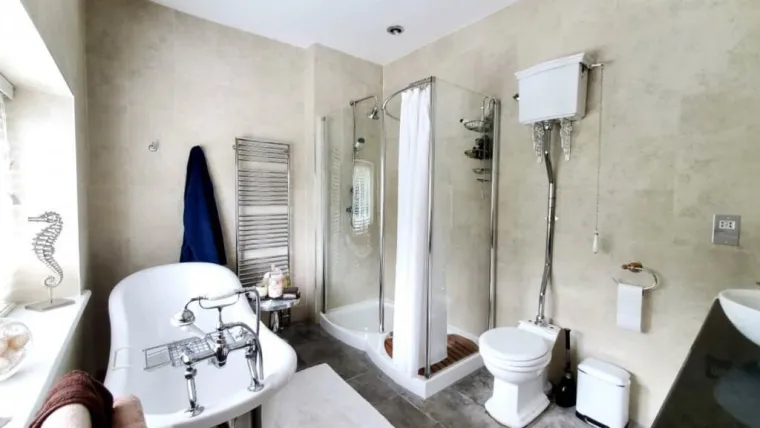 Biste li se budili uz pogled na vlak i zvuk parne lokomotive? I za sve to morate izdvojiti paprenu cifru