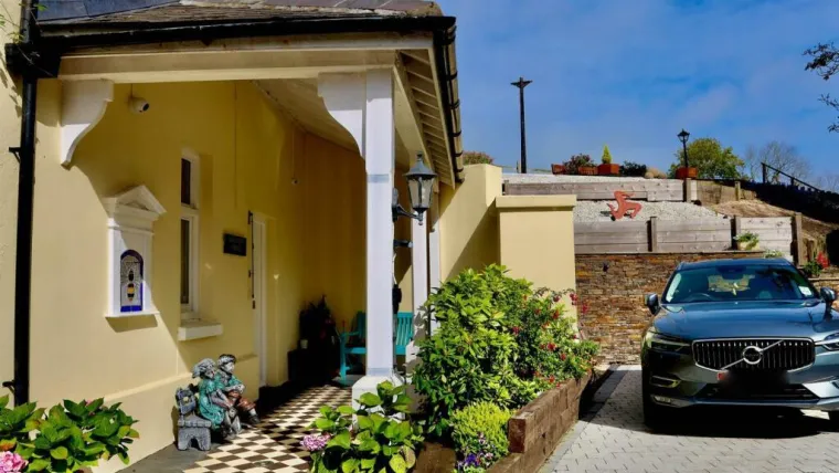 Biste li se budili uz pogled na vlak i zvuk parne lokomotive? I za sve to morate izdvojiti paprenu cifru