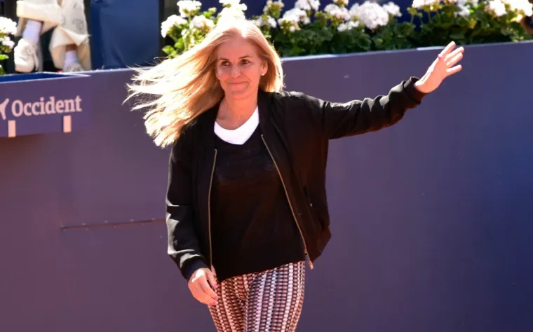 Danas izgleda neprepoznatljivo, ne liči na sebe: 'Napravila sam ono &scaron;to mi je rekao'